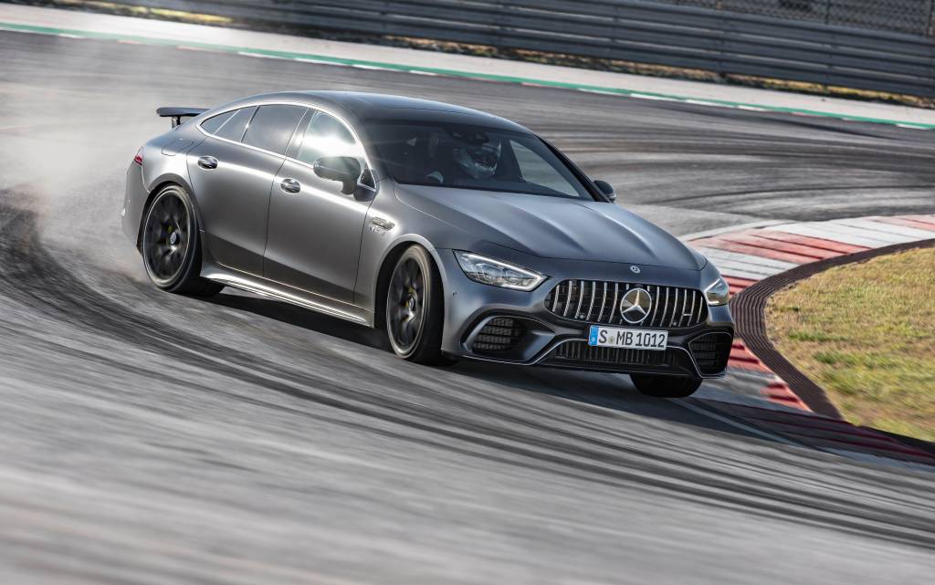 Mercedes-AMG GT 63 S 4MATIC+ 4-Türer Coupé, AMG Carbon-Paket, Exterieur: Außenfarbe: Graphitgrau magno;Kraftstoffverbrauch kombiniert: 11,2 l/100 km; CO2-Emissionen kombiniert: 256 g/km* (vorläufige Daten) Mercedes-AMG GT 63 S 4MATIC+ 4-Door Coupé, AMG Carbon-packet, Exterior: Exterior paint: graphite grey magno, colour variation black;Fuel consumption combined: 11,2 l/100 km; CO2 emissions combined: 256 g/km* (provisional data)