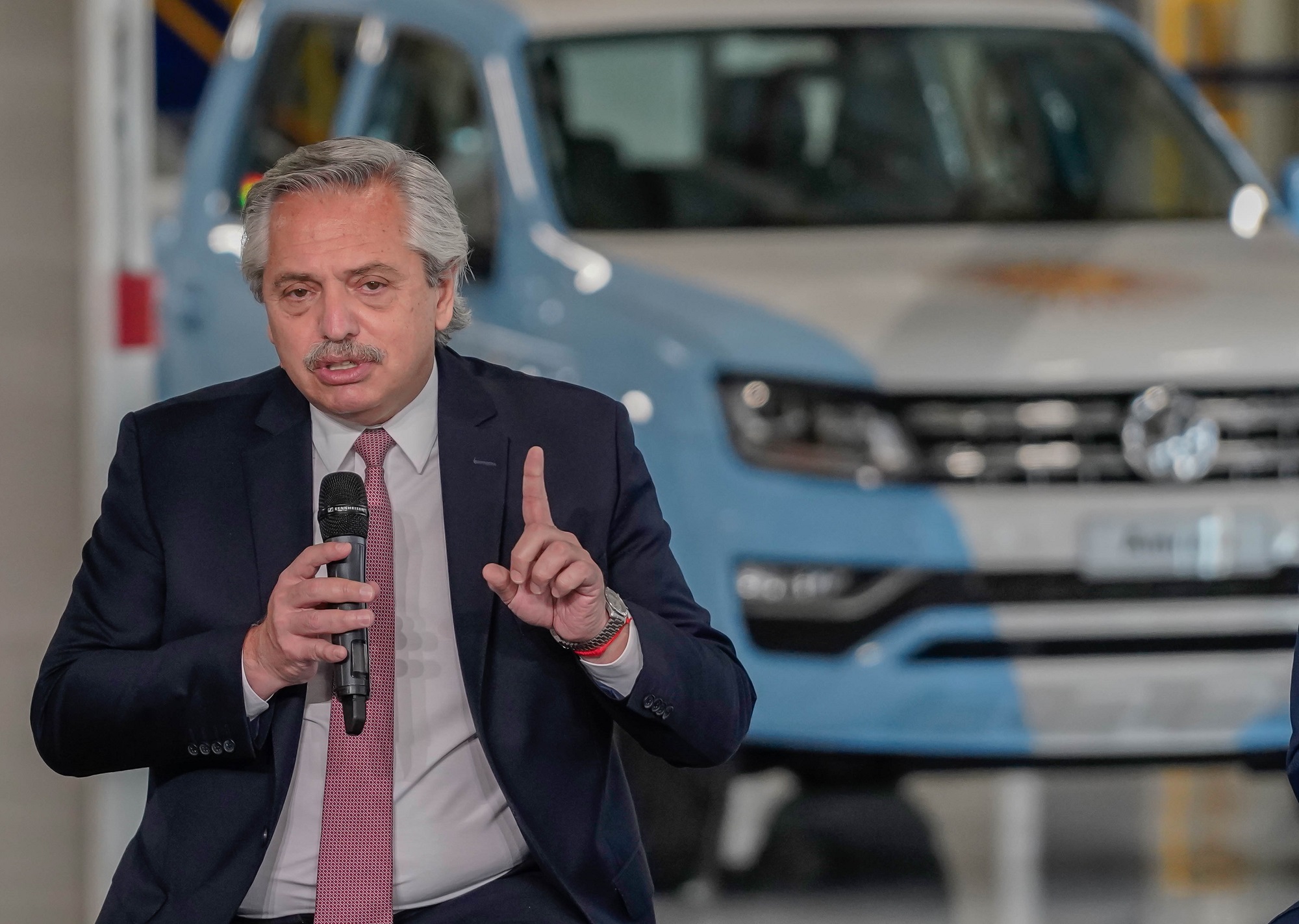 Alberto Fernandéz na fábrica da Volkswagen Presidente argentino Alberto Fernández agiu com firmeza e críticas vieram equivalentes