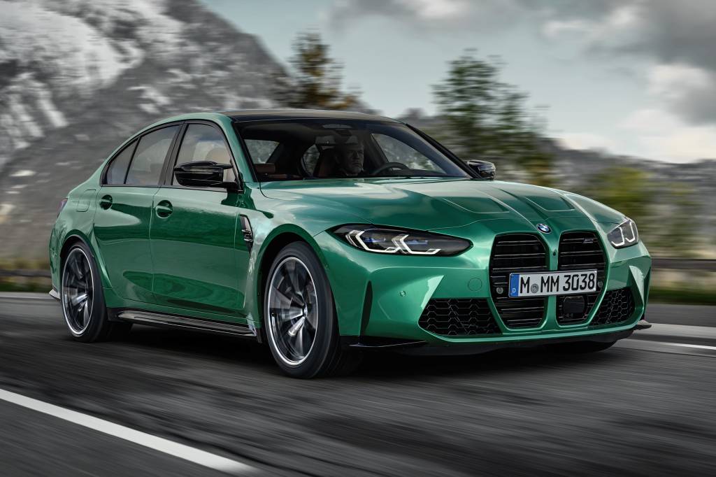 BMW M3 verde acelerando