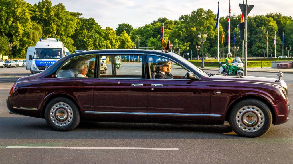Rainha Elizabeth II usará seu Bentley, também exclusivo, para comparecer ao velório