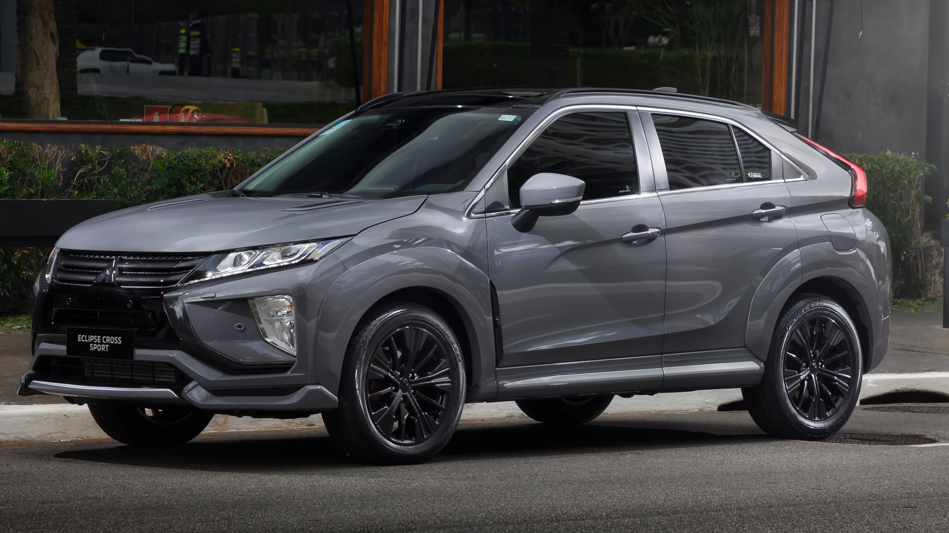 Mitsubishi Eclipse Cross Sport cobra R 12.000 pelo visual esportivado