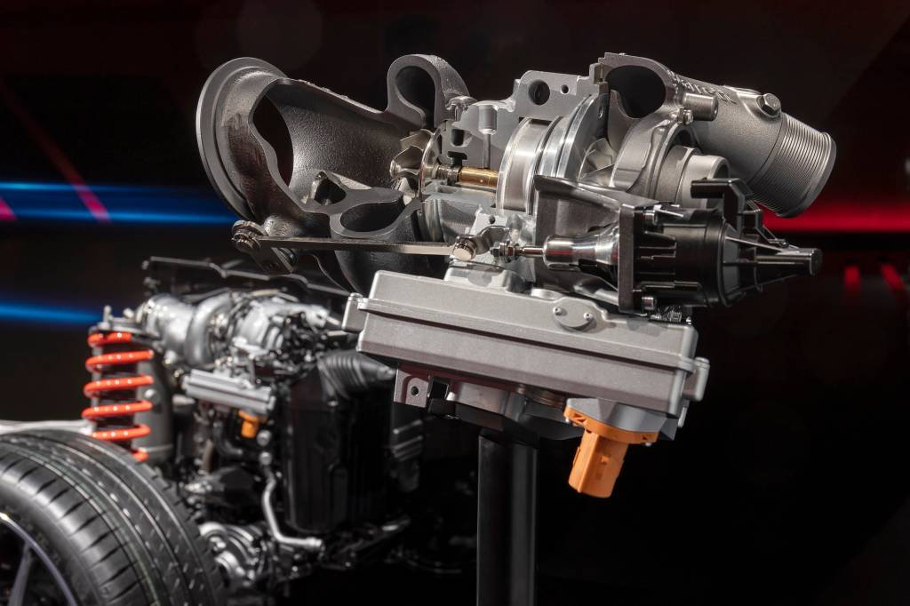 TecDAY AMG Future of Driving Performance Eigenständige E PERFORMANCE Antriebsstrategie für Performance-Hybride; Antriebsstrang 4-Zylinder (M139); Elektrischer Abgasturbolader // TecDAY AMG Future of Driving Performance Independent E PERFORMANCE drivetrain strategy for performance hybrids; Drivetrain 4-cylinder (M139); Electric exhaust-gas turbocharger