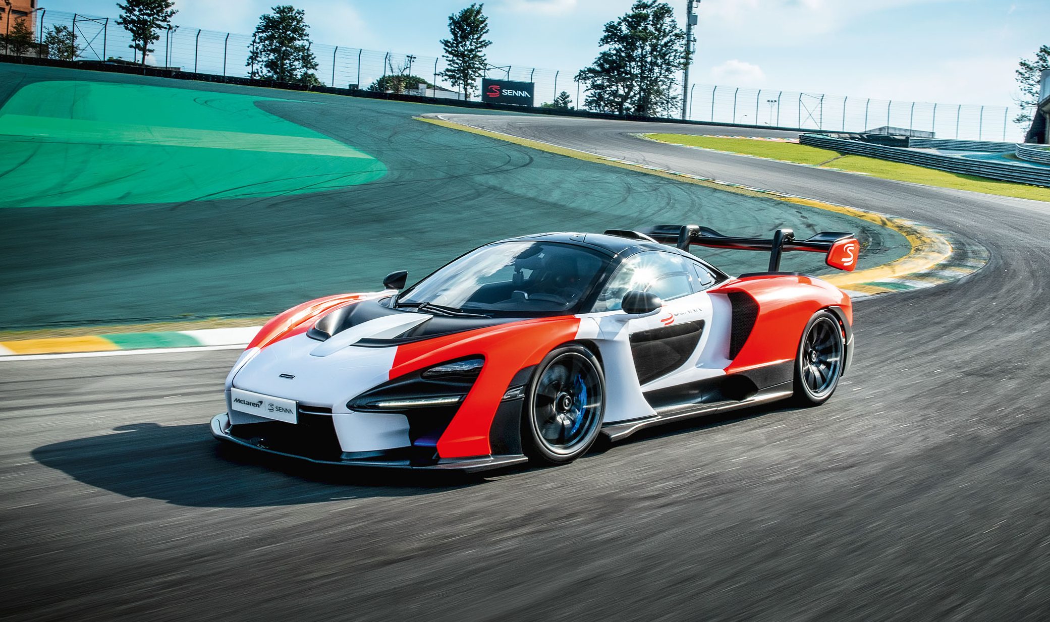 Dirigimos o McLaren Senna, um carro de corrida feito para as ruas