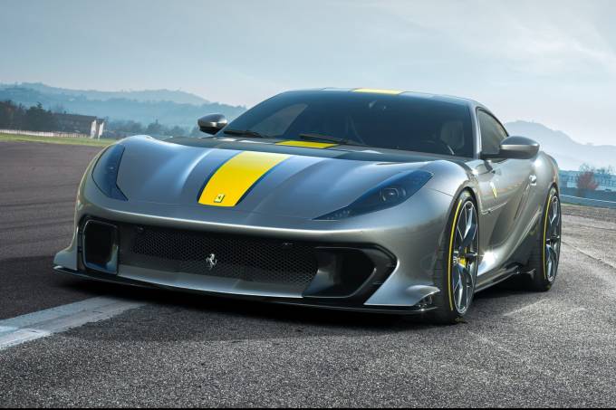 Ferrari_812_limited_series_V12_special_03