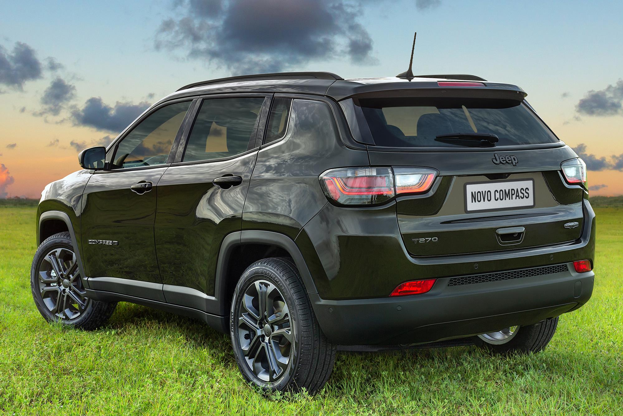 Jeep Compass 2022 80 Anos 14 ?resize=654