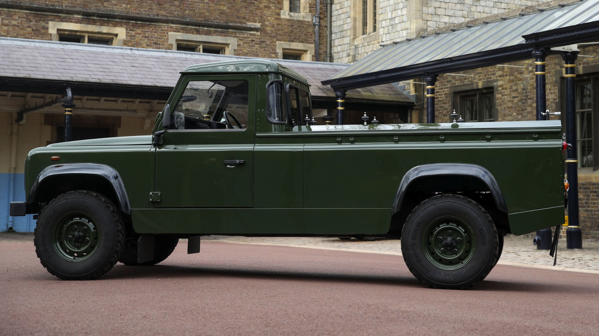 Land Rover Defender 110 do Príncipe Philip 3 Philip fez questão de inserir referências militares no modelo