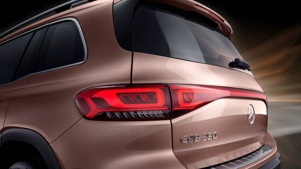 Mercedes-EQ, EQB, 2021; Electric Art Line, Farbe roségold; EQB 350 4MATIC (Stromverbrauch kombiniert: 16,2 kWh/100 km; CO2-Emissionen kombiniert: 0 g/km) // Mercedes-EQ, EQB, 2021; Electric Art Line, rose gold; EQB 350 (combined power consumption: 16.2 kWh/100 km, combined CO2 emissions: 0 g/km)