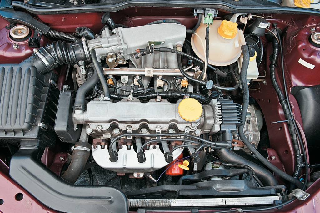 Motor do Corsa Wind modelo 1997 da Chevrolet.