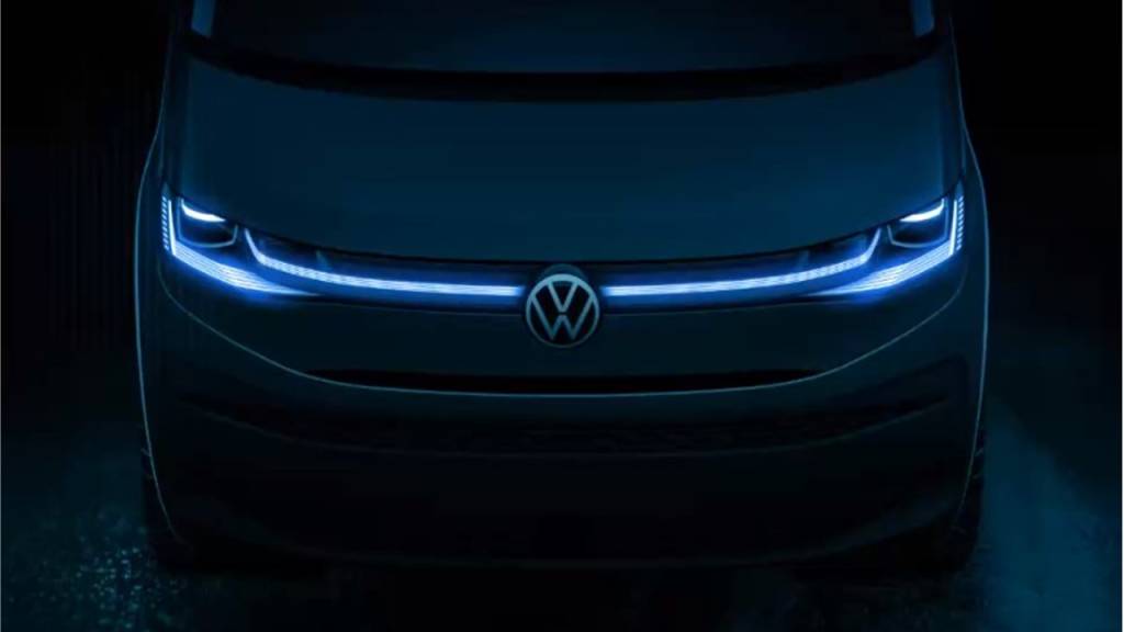 Volkswagen T7 Multivan teaser grade iluminada