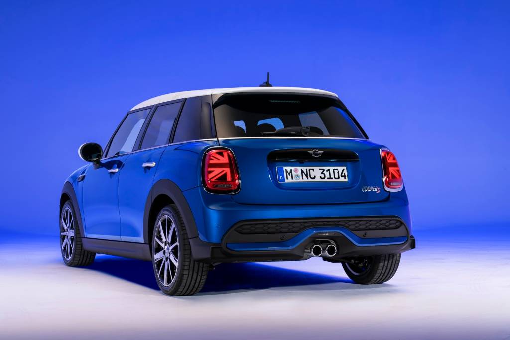mini_cooper_5-door_227 Bandeira do Reino Unido é reproduzida na assinatura visual das lanternas