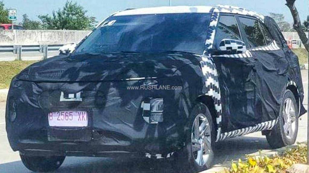 2022-hyundai-creta-facelift-spied-testing-suv-new-1-1200×900 Flagra do Hyundai Creta com facelift aplicado. Alguns detalhes podem estrear no Brasil