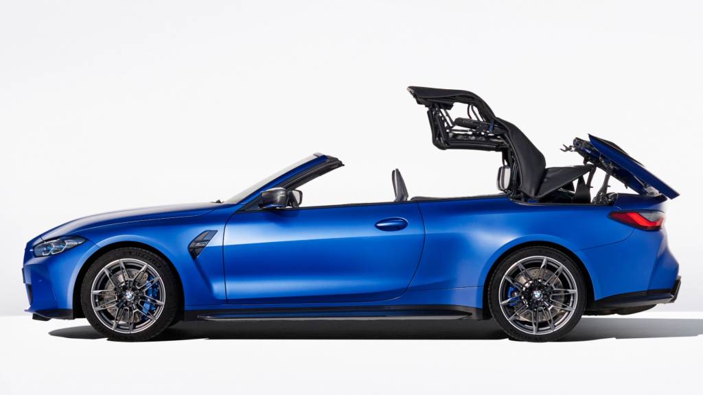 BMW M4 Competition 2022 azul visto de lado
