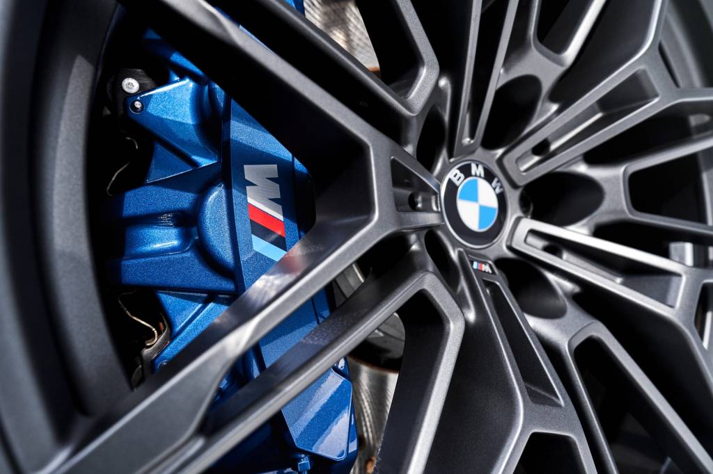 Pinça de freio azul do BMW M4 Competition 2022