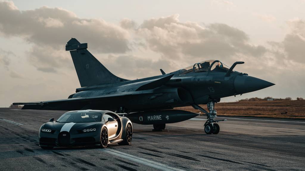 Bugatt Chiron Les Legends du Ciel contra Dassault Rafale Marine 2