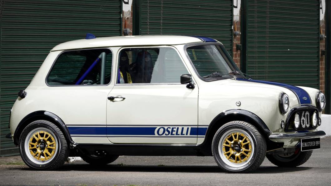 Uma das opções de cor é a Old English White com azul Uma das opções de cor é a Old English White com azul