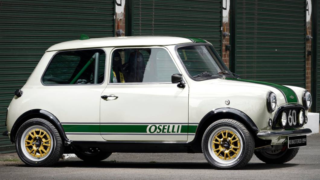 Uma das opções de cor é a Old English White com verde Uma das opções de cor é a Old English White com verde