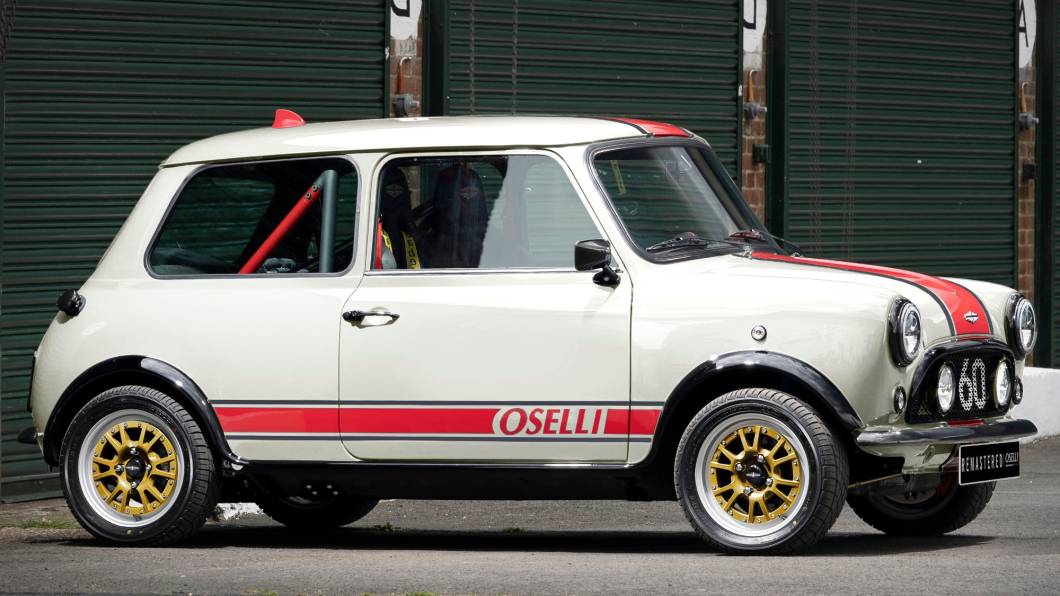 Uma das opções de cor é a Old English White com vermelho Uma das opções de cor é a Old English White com vermelho
