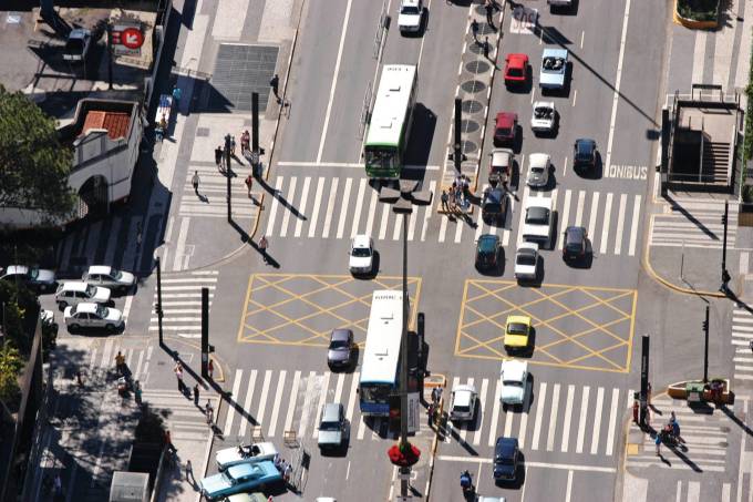 Cruzamento da Avenida Paulista e Rua Pamplona._1