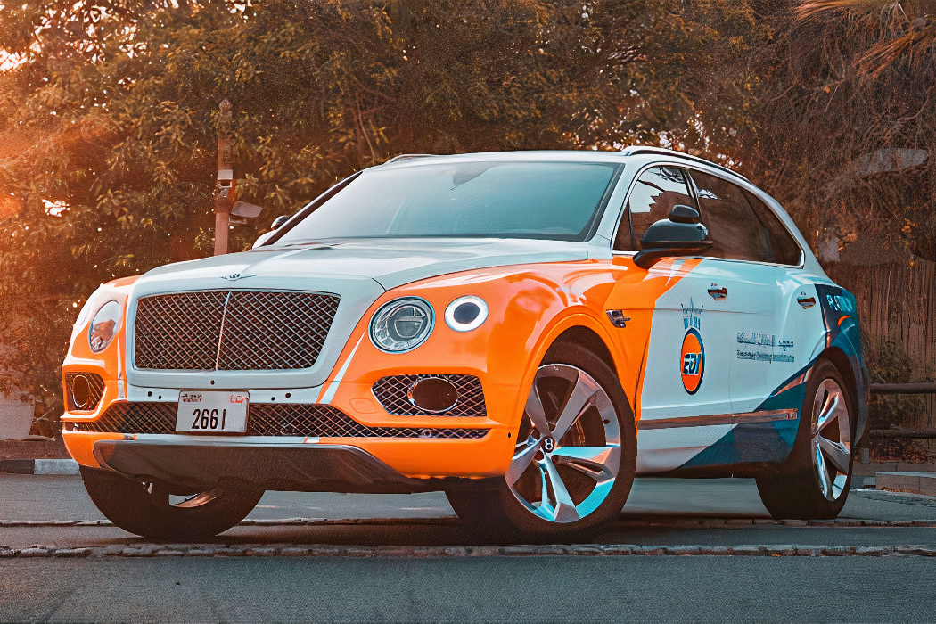 Emirates Driving Institute Bentley Bentayga redes