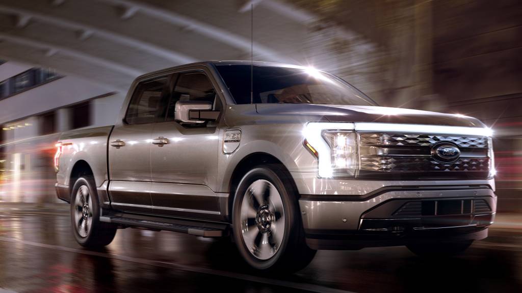 F-150 lightning cinza vista 3/4 de frente