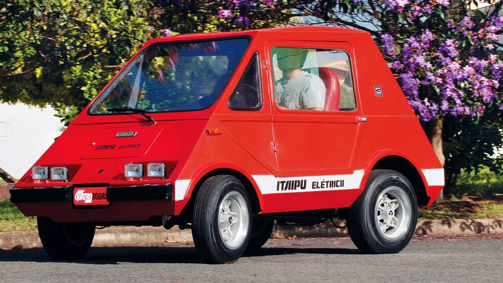 Itaipu, automóvel elétrico da Gurgel, testado pela revista Quatro Rodas.