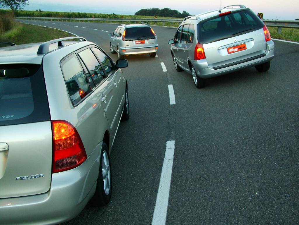 Teste comparativo peruas Marea Weekend toyota fielder peugeot 307 sw