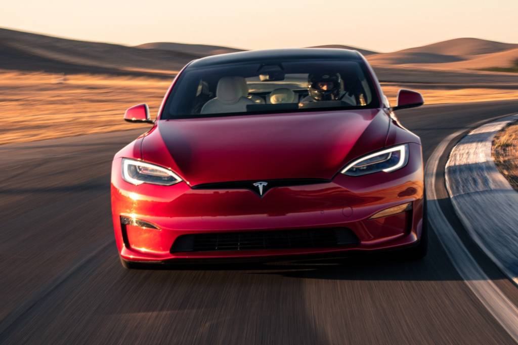 Tesla Model S visão frontal