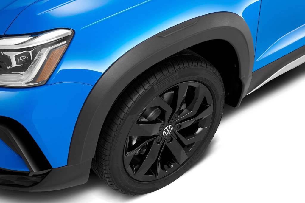 13565-VolkswagenlaunchesnewaccessorylineforTaos vw taos basecamp paralama
