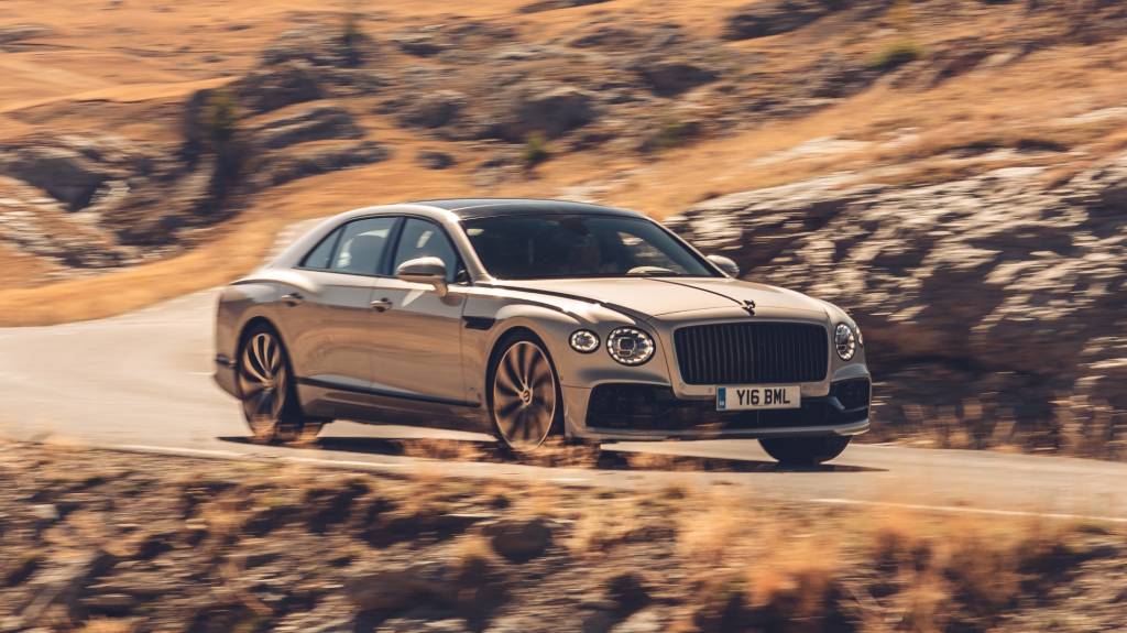 Bentley e Lifescore Bentley Flying Spur 2020 bege visto 3/4 de frente