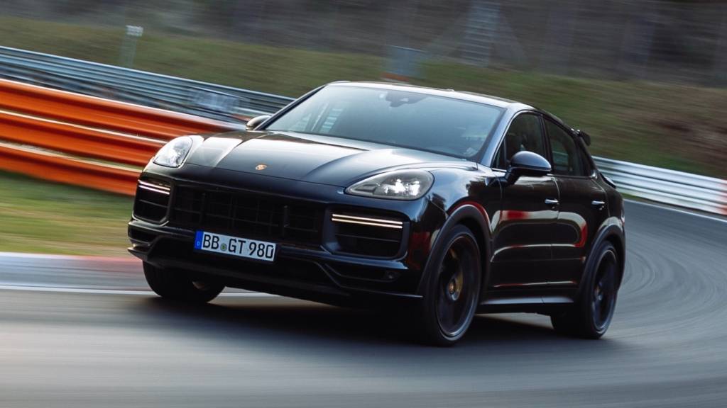 Porsche Cayenne Coupé Turbo Porsche Cayenne Coupé Turbo preta vista 3/4 de frente