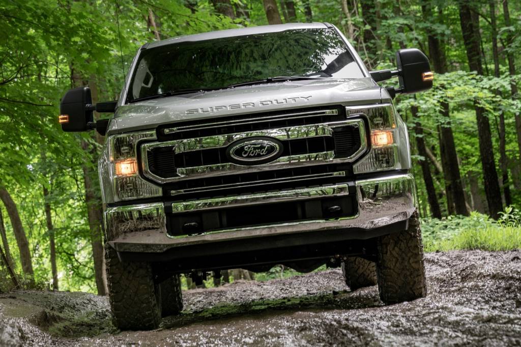 ford_f-350_super_duty_xlt_tremor_off-road_package_7 Ford F-350 Super Duty visão frontal