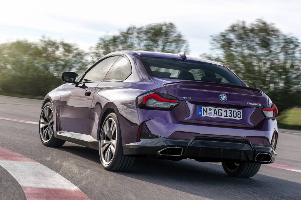 2022-BMW-2-Series-Coupe-M240i-230i-10 2022-BMW-2-Series-Coupe-M240i