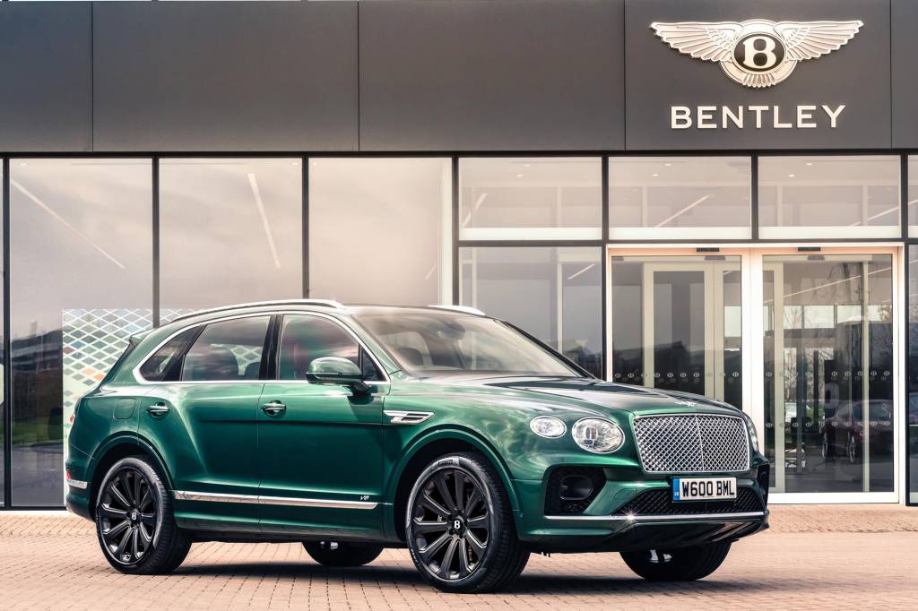Bentley Bentayga verde visto 3/4 de frente