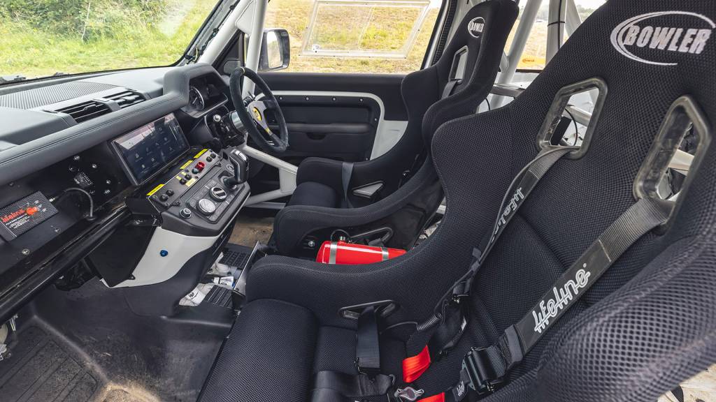 Interior do Defender modificado pela bowler