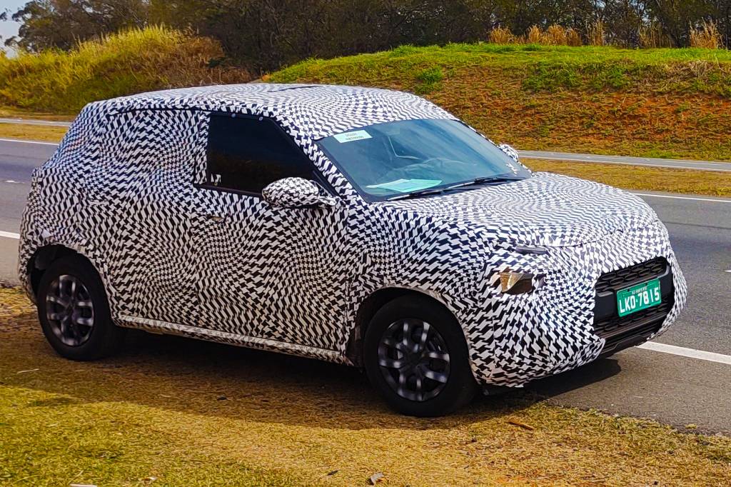 CC21 Flagra 132 É possível notar os faróis e parte das DRLs — separadas ao estilo da Toro e com extremidades em forma de Y cromado