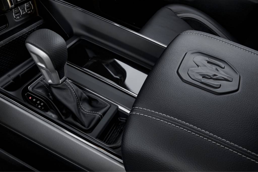 Design sem nome (33) Cambio esportivo RAM 1500 Larmie