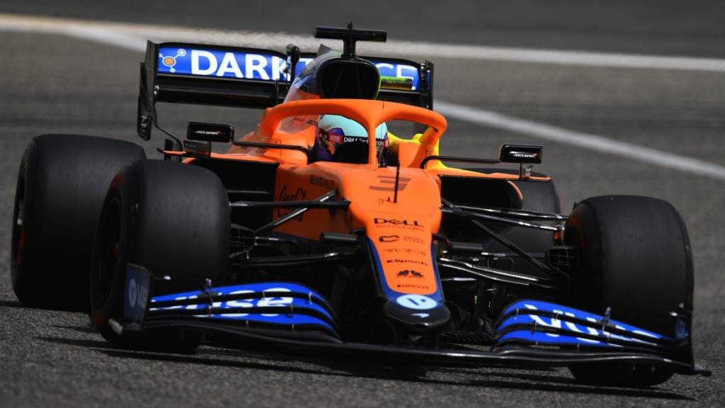 McLaren de Daniel Ricciardo vista de frente