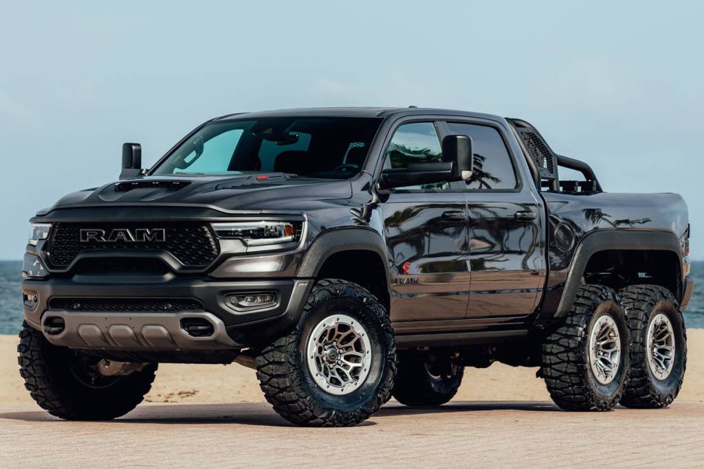 RAM TRX 1500 6X6 6 RAM 1500 TRX 6×6 Warlord é picape monstruosa que passa de R$ 1,3 milhão