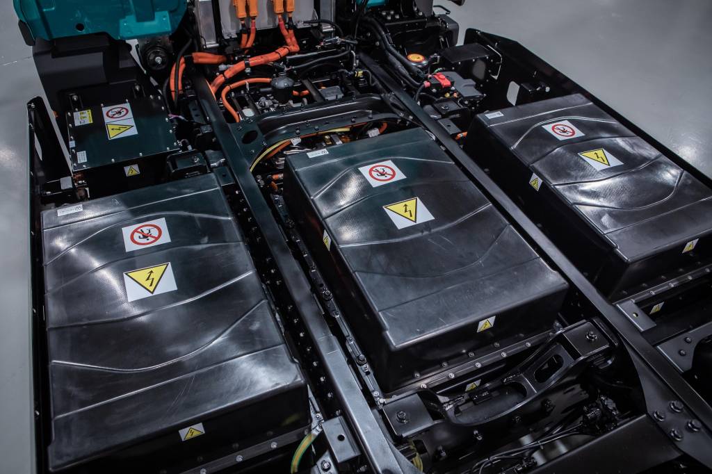 Baterias de íons de lítio suportam recarga rápida (150 kW) e são refrigeradas a água