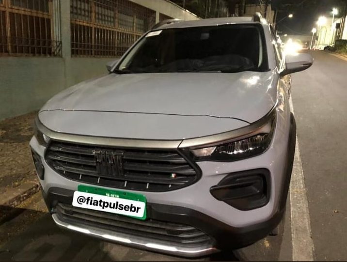225560875_1439300069769668_776278914658516246_n Versão intermediária (foto) terá bancos de tecido e chave presencial, além do inédito 1.0 turboflex