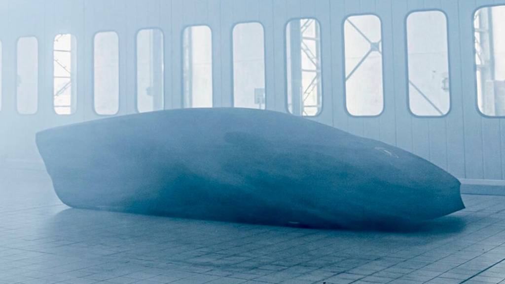 Lamborghini Countach 2021 coberto por lona