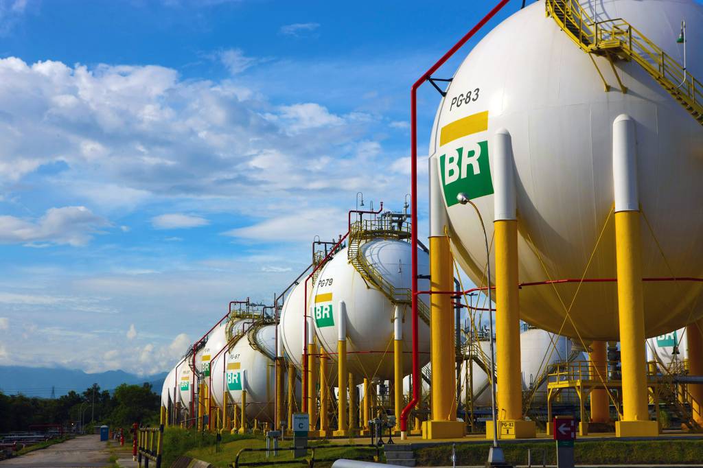 Esferas de armazenamento de Gás Liquefeito de Petróleo (GLP) da Refinaria Duque de Caxias - REDUC