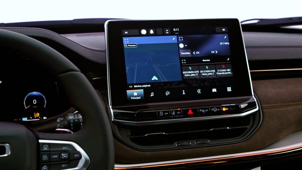 Jeep Commander Central Central multimídia de 10,1'' traz novo sistema Uconnect 5 e oferece conexão 4G e sincronização via nuvem