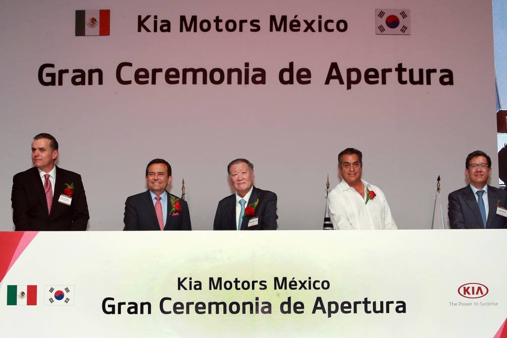Inauguração de fábrica Kia no México