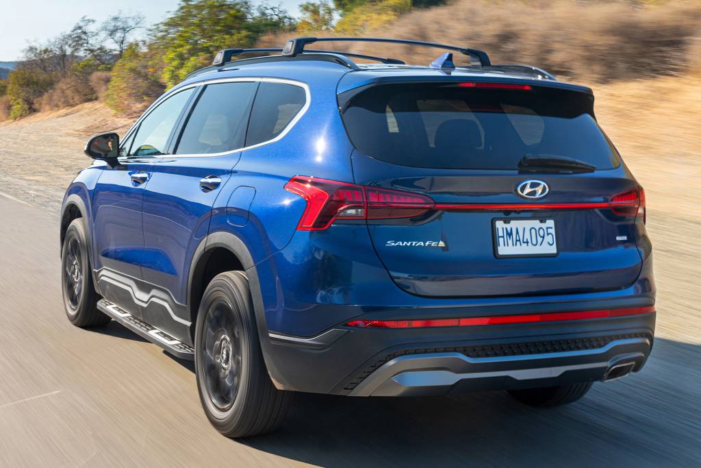 Hyundai Santa Fe XRT 2022 azul visto 3/4 de trás