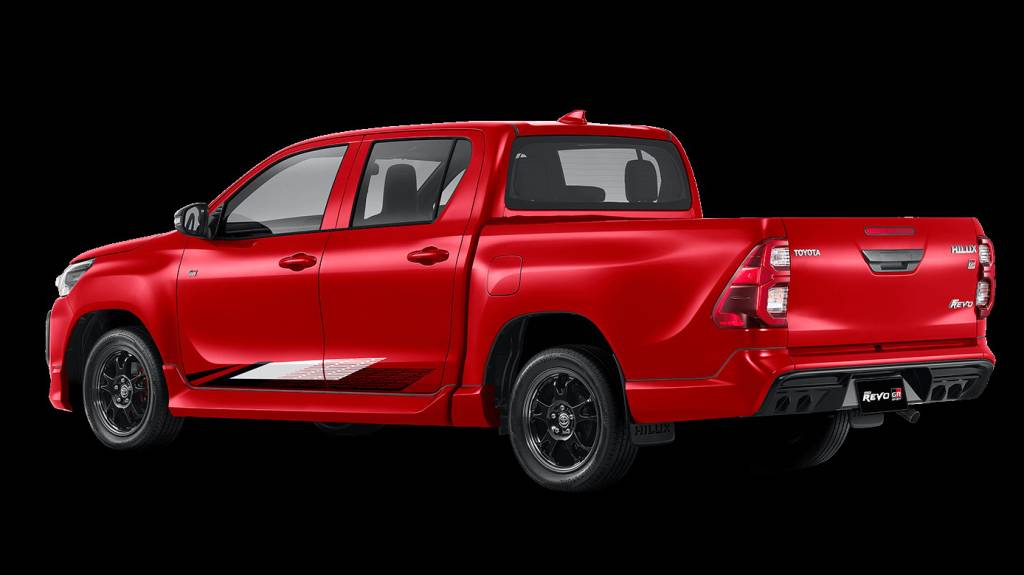 Toyota Hilux Revo GR Sport vermelha vista 3/4 de trás