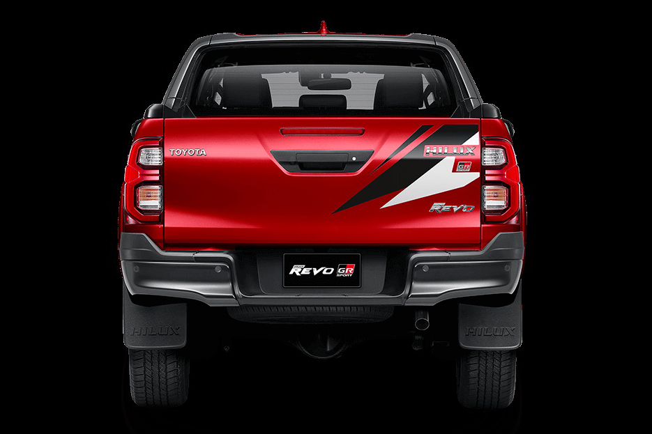 Toyota Hilux Revo GR Sport vermelha vista de trás