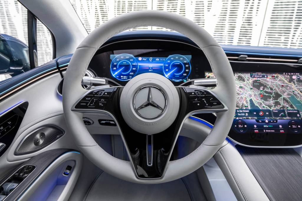 The new EQS from Mercedes-EQ: Press Test Drive, Switzerland 2021 EQS 450+ (Stromverbrauch kombiniert (NEFZ): 18,9-16,2 kWh/100 km; CO2-Emissionen: 0 g/km); Exterieur: sodalithblau; Interieur: Leder exclusiv// EQS 450+ (combined electrical consumption (NEDC): 18.9-16.2 kWh/100 km; CO2 emissions: 0 g/km); exterior: sodalith blue; interior: leather exclusive