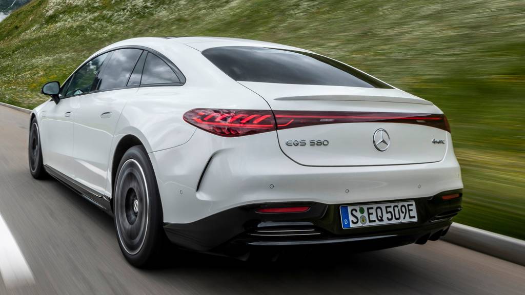 The new EQS from Mercedes-EQ: Press Test Drive, Switzerland 2021The new EQS from Mercedes-EQ: Press Test Drive, Switzerland 2021 EQS 580 4MATIC (Stromverbrauch kombiniert (NEFZ): 19,6-17,6 kWh/100 km; CO2-Emissionen: 0 g/km); Exterieur: diamantweiß; Interieur: Leder nappa beige;Stromverbrauch kombiniert (NEFZ): 19,6-17,6 kWh/100 km; CO2-Emissionen: 0 g/km*EQS 580 4MATIC (combined electrical consumption (NEDC): 19.6-17.6 kWh/100 km; CO2 emissions: 0 g/km); exterior: diamond white; interior: leather nappa beige;Combined electrical consumption (NEDC): 19.6-17.6 kWh/100 km; CO2 emissions: 0 g/km*