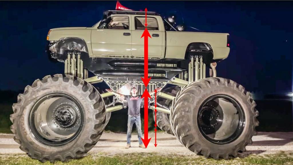 09-monstermax-2-worlds-biggest-truck-duramax-diesel (1) mionster truck monster max